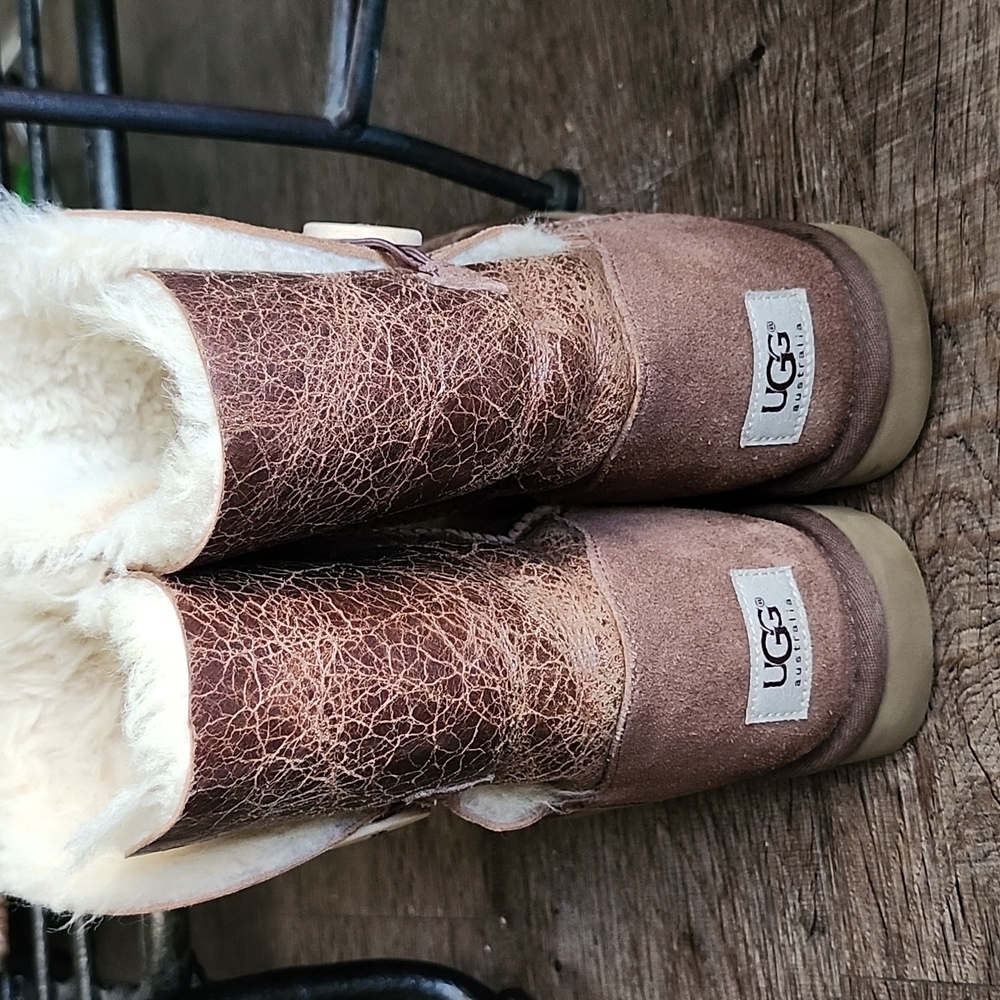 Ugg Bailey Button Krinkle - image 4